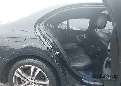 2021 Mercedes-Benz E 350 z USA, uszkodzony, nr VIN W1KZF8DB4MA929324